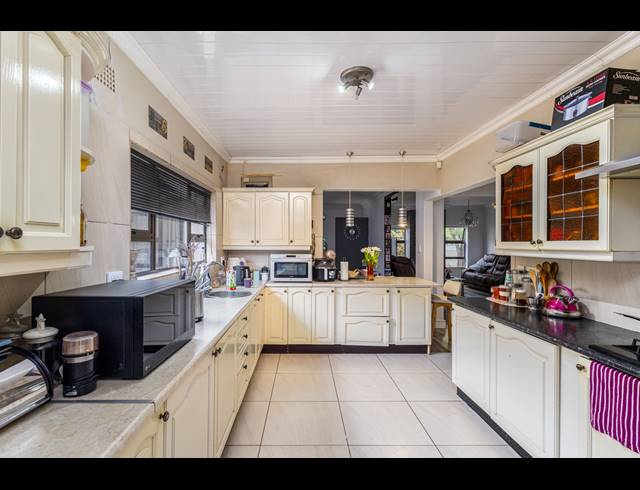 3 BEDROOM FREESTANDING FOR SALE IN PANORAMA